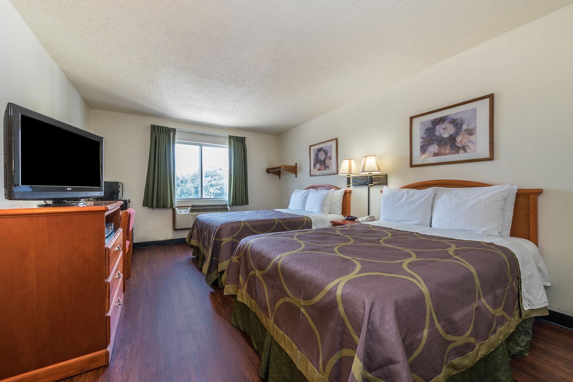 Super 8 By Wyndham Denton Hotel Kültér fotó