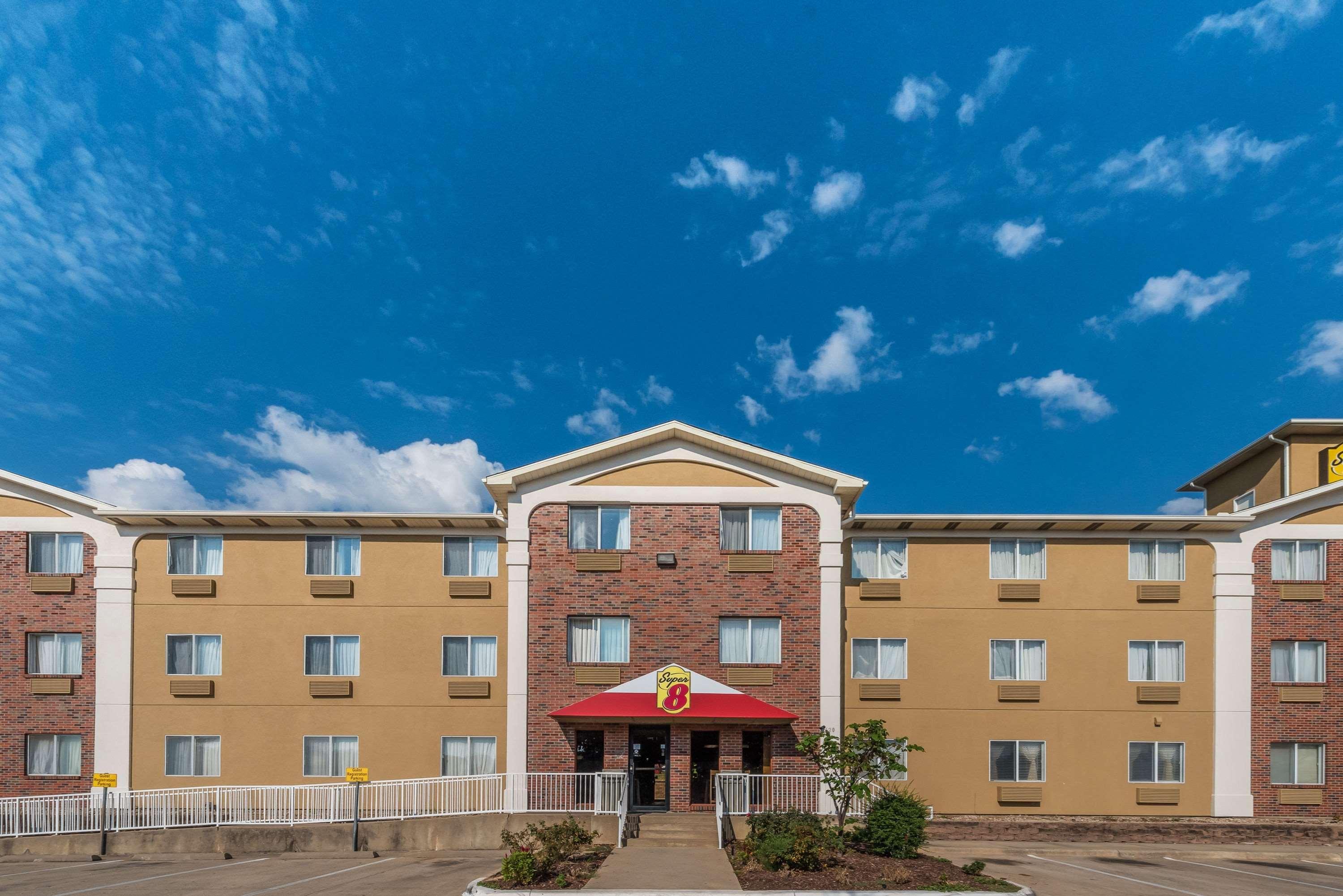 Super 8 By Wyndham Denton Hotel Kültér fotó